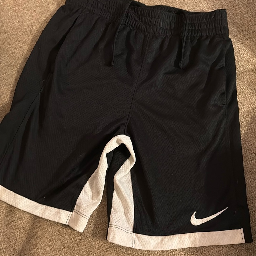 Boys Nike Basketball Shorts Size M